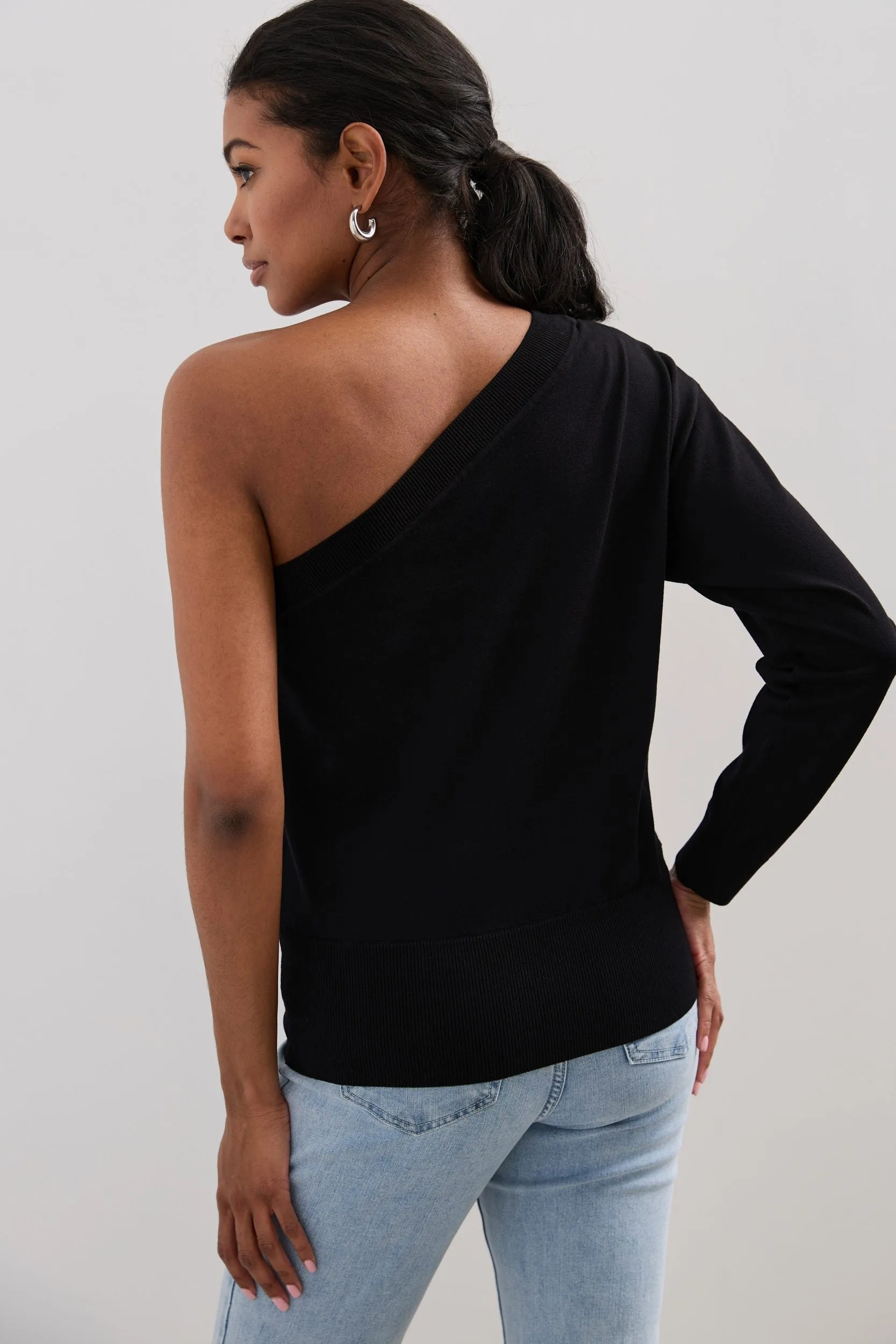 One shoulder sweater