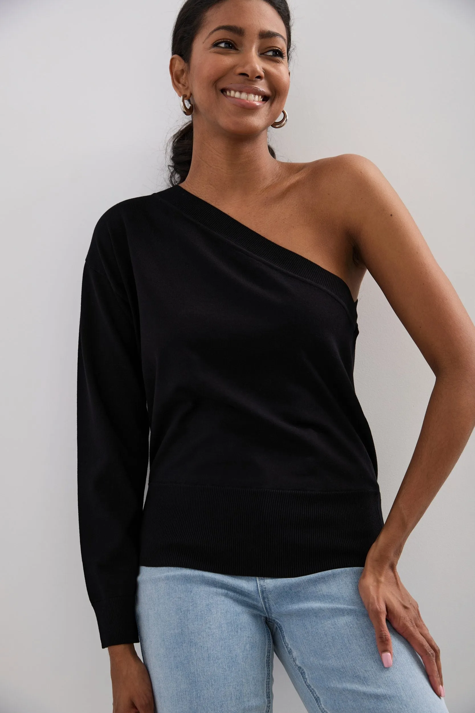 One shoulder sweater